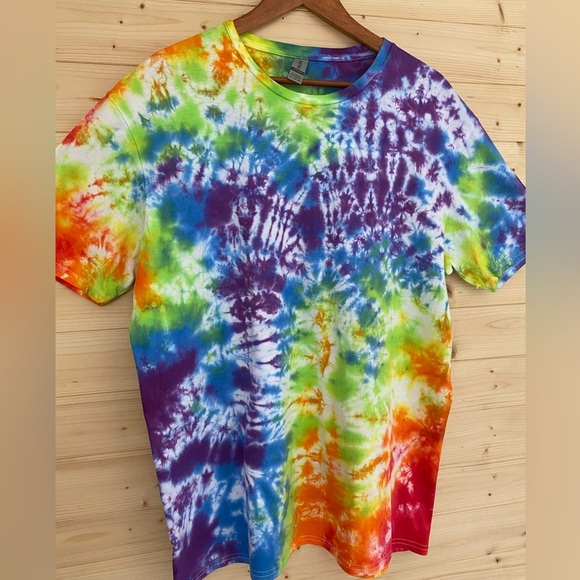 NEW Unisex XL GILDAN Soft Style Rainbow Colored Tie-Dye T-Shirt - Picture 2 of 8